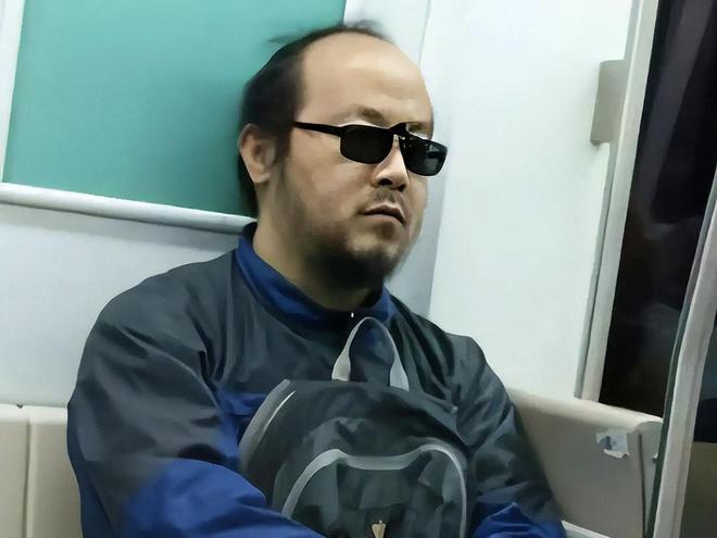 首胜!骑士3人20+拒篮网22分逆转 哈登8中1准三双米切尔22分