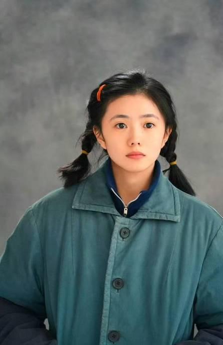 伊布当面骂拉拉斯“过去式”!西装互嘲亨利戏耍,女主持喊没不和
