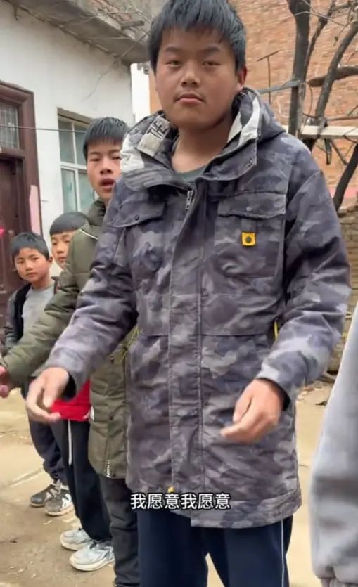 记者：字母哥没有像其他球星一样积极招募詹姆斯