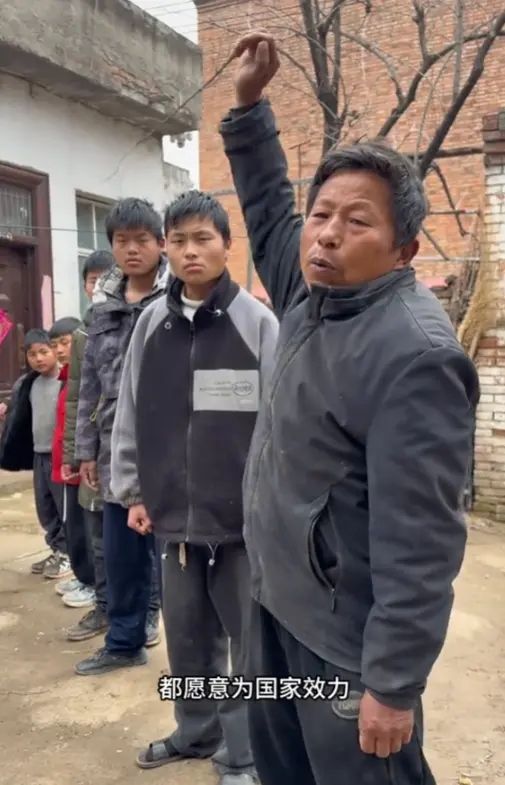 记者：字母哥没有像其他球星一样积极招募詹姆斯